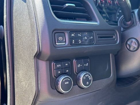 Used 2021 Chevrolet Tahoe Z71 w/ Luxury Package AWD/4WD image 35