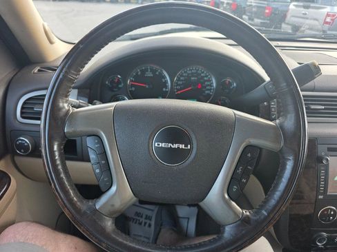 Used 2012 GMC Yukon XL Denali RWD image 17