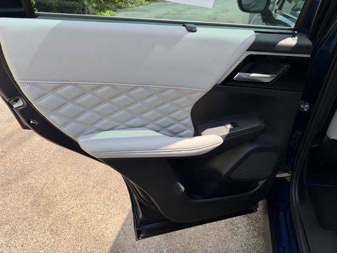 Used 2023 Mitsubishi Outlander SEL AWD/4WD image 44