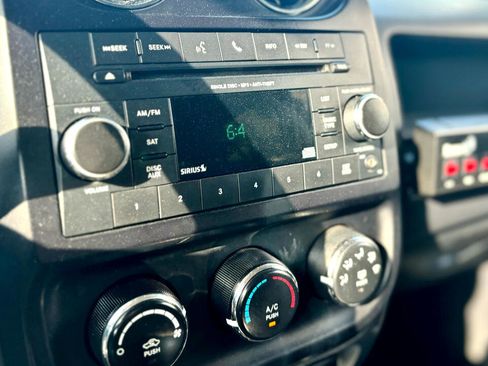 Used 2015 Jeep Patriot Latitude image 24