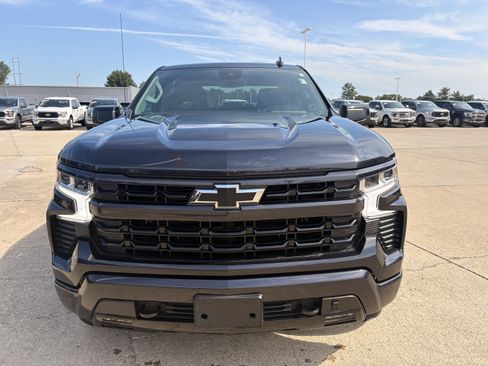 Used 2023 Chevrolet Silverado 1500 RST AWD/4WD image 2