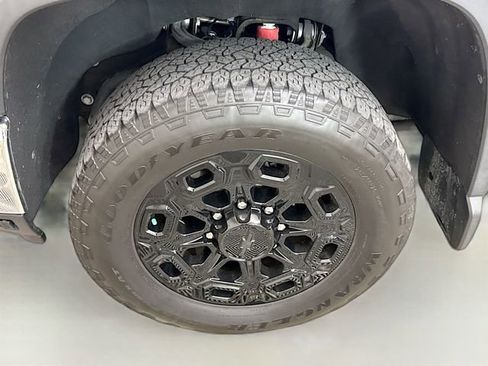 Used 2024 Chevrolet Silverado 2500 LT w/ Convenience Package image 32