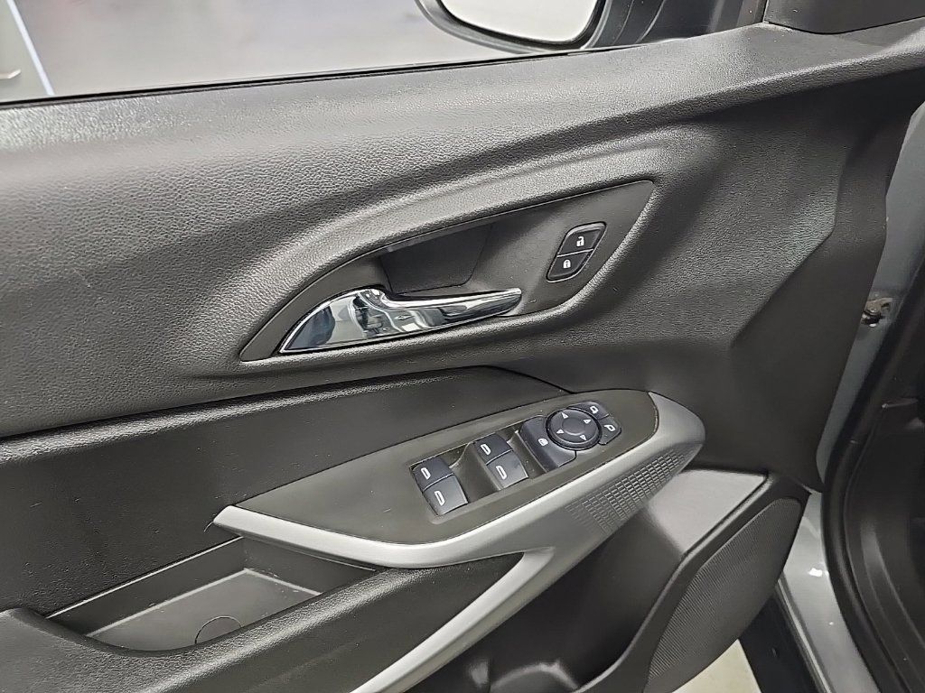 Used 2024 Chevrolet Trax LS FWD image 13