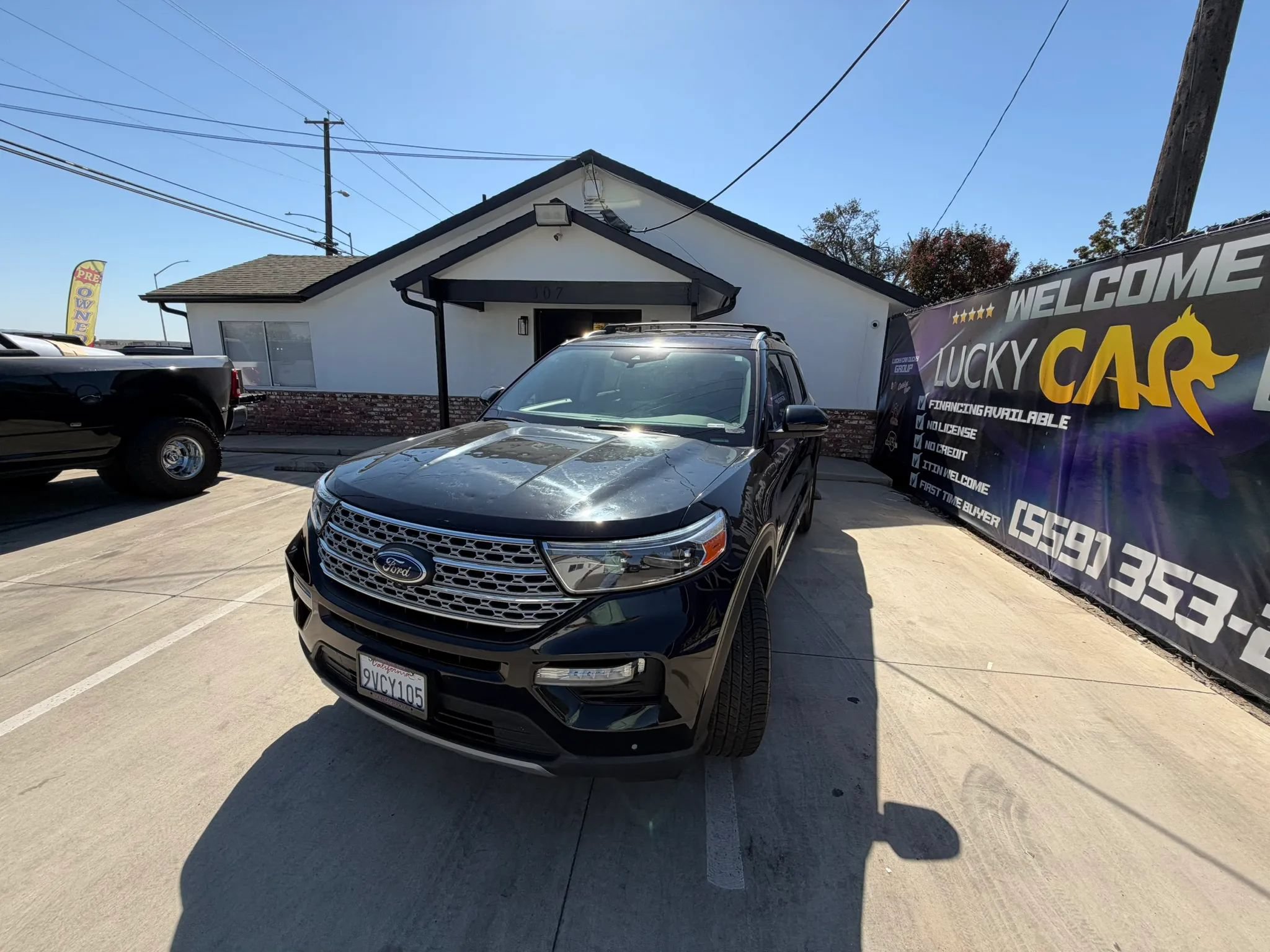 Used 2022 Ford Explorer Limited w/ Equipment Group 301A AWD/4WD image 19