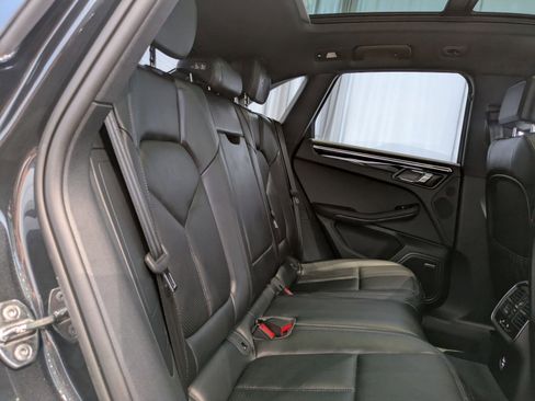 Certified 2025 Porsche Macan image 22