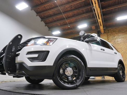 Used 2017 Ford Explorer 4WD Police Interceptor image 3