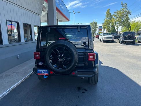 Used 2023 Jeep Wrangler Unlimited Sahara AWD/4WD image 40