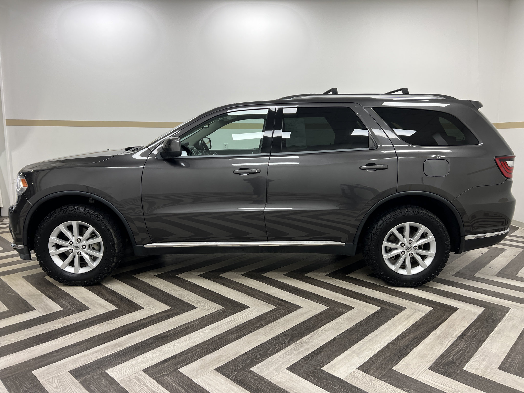 Used 2019 Dodge Durango SXT AWD/4WD image 3