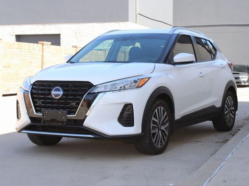 Used 2024 Nissan Kicks SV image 2