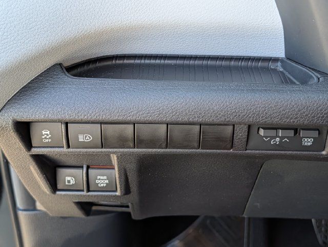 Used 2025 Toyota Sienna XLE FWD image 23