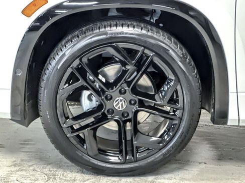 New 2026 Volkswagen Tiguan SE R-Line FWD image 24