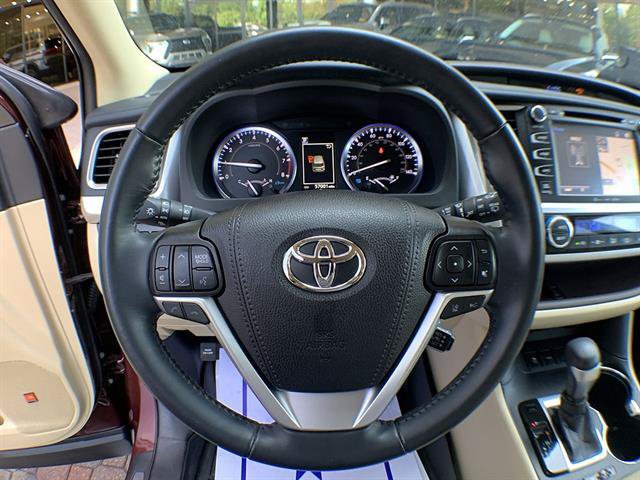 Used 2019 Toyota Highlander Limited FWD image 14