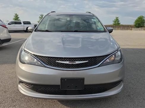 Used 2021 Chrysler Voyager Lxi FWD image 6