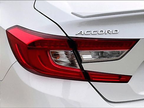 Used 2018 Honda Accord Sport image 27