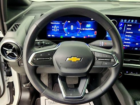 Used 2025 Chevrolet Equinox EV LT FWD image 12