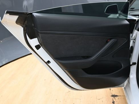Used 2020 Tesla Model 3 Standard Range Plus image 37