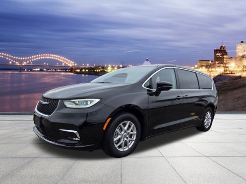 Certified 2024 Chrysler Pacifica Touring-L image 1