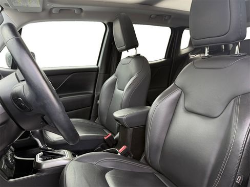 Used 2020 Jeep Renegade Limited w/ UConnect 8.4 Nav Group image 9