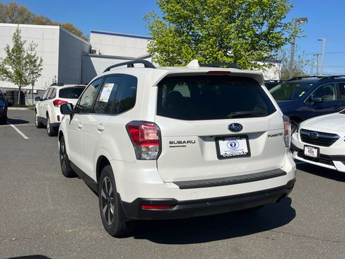 Used 2018 Subaru Forester 2.5i Limited AWD/4WD image 3