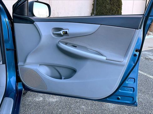 Used 2013 Toyota Corolla LE image 22