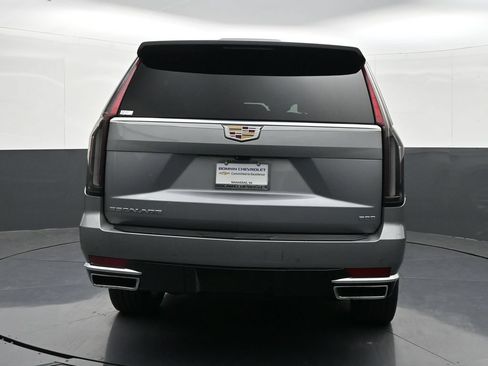 Used 2024 Cadillac Escalade ESV Premium Luxury AWD/4WD image 4