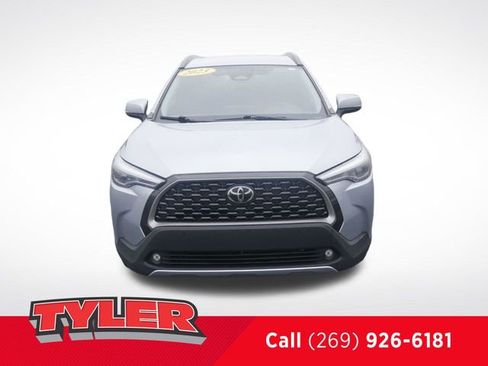 Used 2023 Toyota Corolla Cross XLE FWD image 2