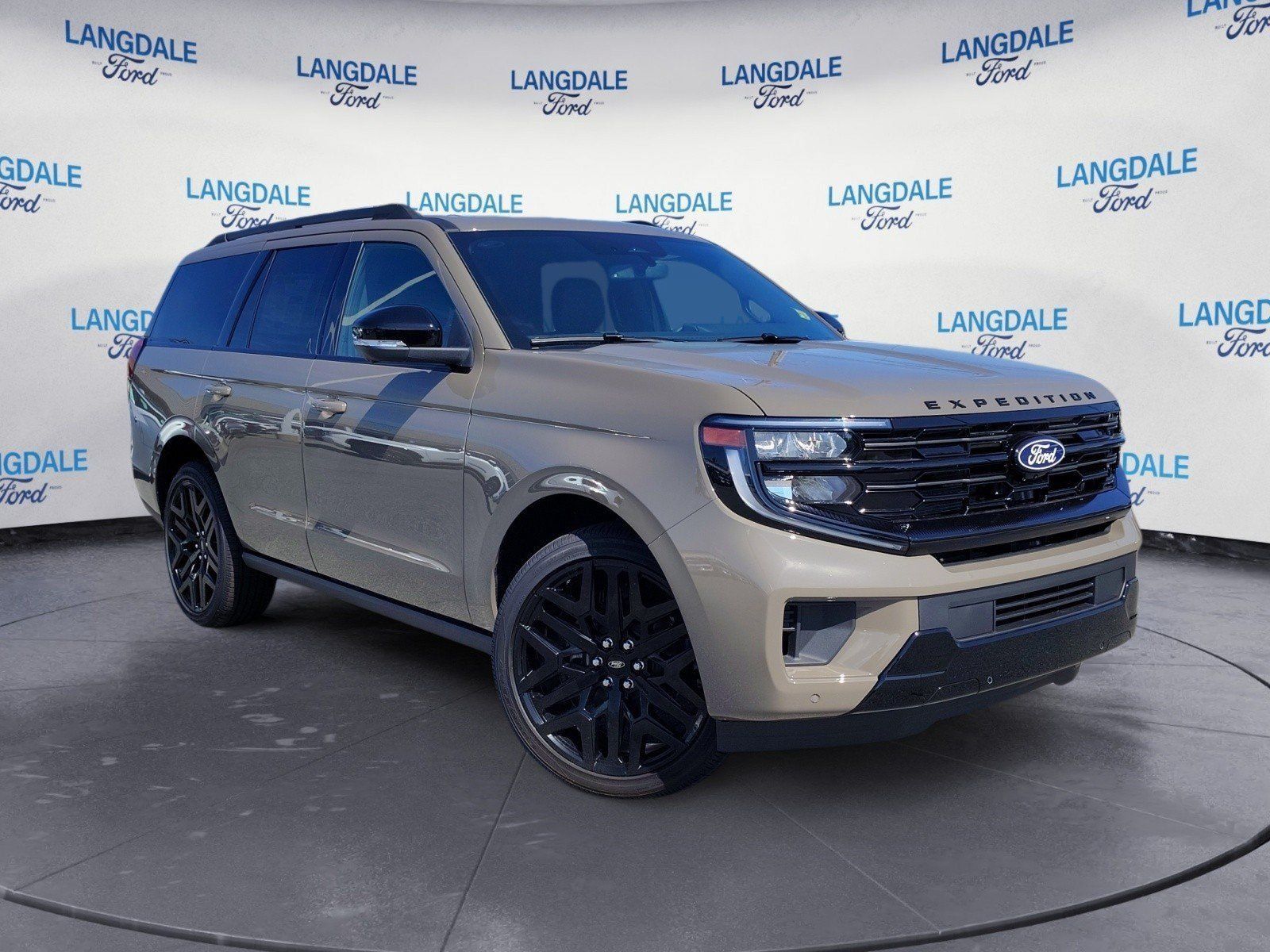 New 2027 Ford Expedition Platinum w/ Stealth Performance Package AWD/4WD image 2