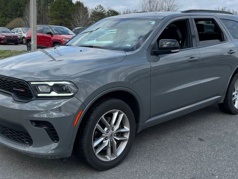 Used 2024 Dodge Durango GT image 3