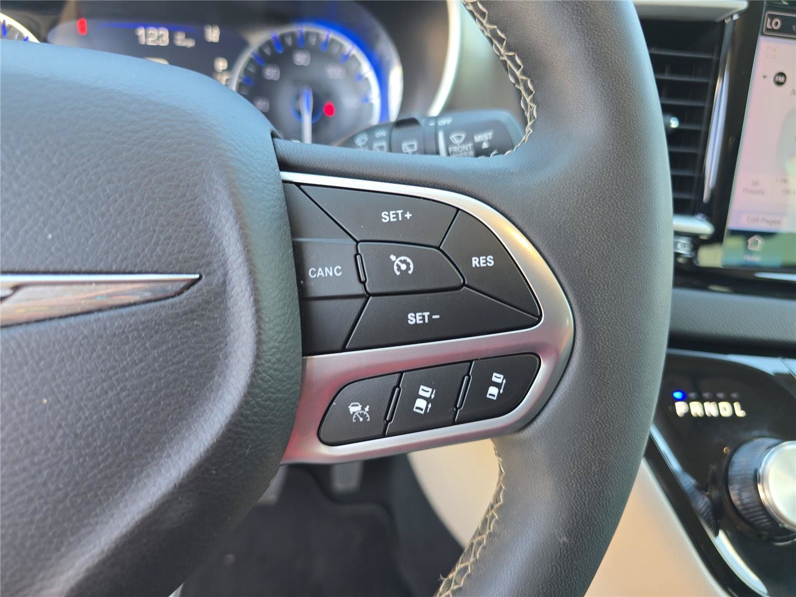 Used 2024 Chrysler Pacifica Touring-L FWD image 30