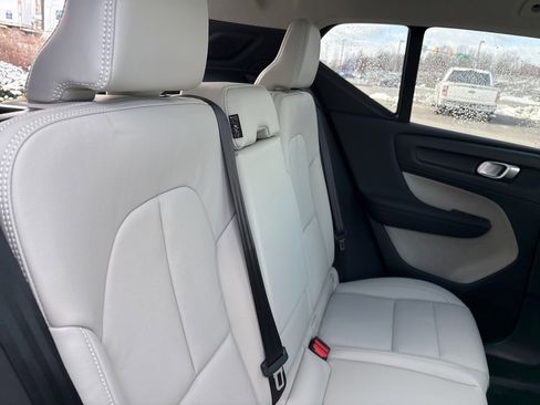 Certified 2025 Volvo XC40 B5 Ultra w/ Protection Package Premier image 40