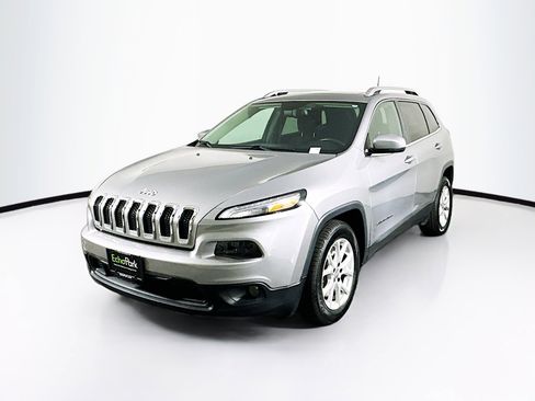 Used 2017 Jeep Cherokee Latitude w/ Comfort/Convenience Group image 3
