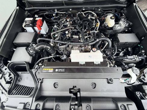 Used 2025 Toyota 4Runner SR5 AWD/4WD image 11