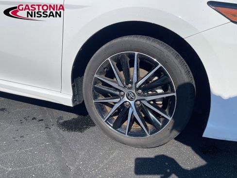 Used 2022 Toyota Camry SE image 19