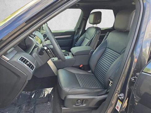 Used 2025 Land Rover Discovery Dynamic SE image 15