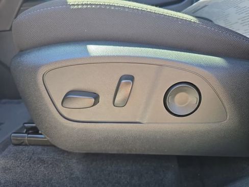 Certified 2025 GMC Acadia Elevation FWD image 18