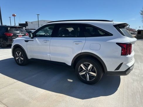 Used 2021 Kia Sorento EX w/ Panoramic Sunroof Package image 17