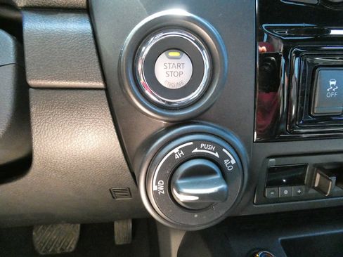 Used 2021 Nissan Titan PRO-4X w/ Pro-4x Convenience Package AWD/4WD image 33