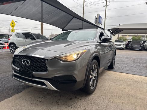 Used 2017 INFINITI QX30 AWD image 1