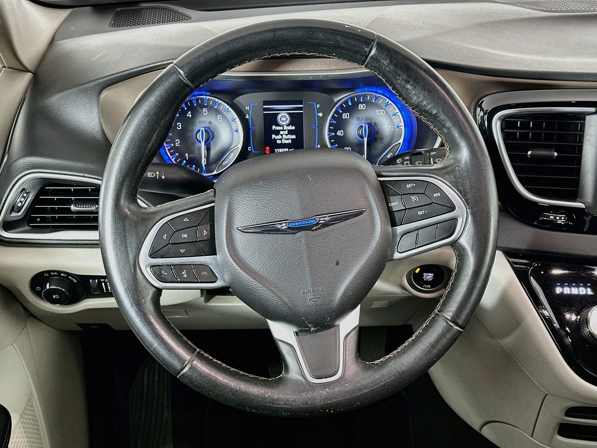 Used 2018 Chrysler Pacifica Touring-L FWD image 18