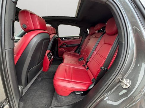 Used 2021 Porsche Cayenne S AWD/4WD image 41