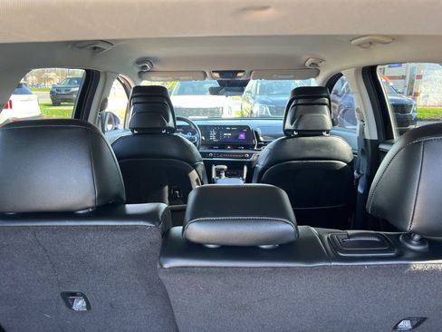 Used 2023 Kia Sportage EX image 12
