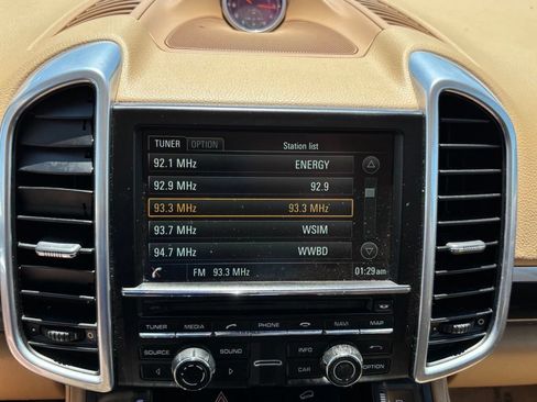 Used 2016 Porsche Cayenne AWD/4WD image 22