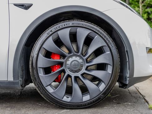 Used 2024 Tesla Model Y Performance AWD/4WD image 25