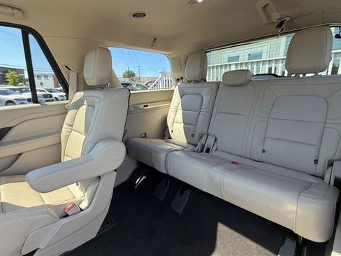 Used 2021 Lincoln Navigator Reserve w/ Luxury Package AWD/4WD image 47