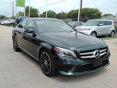 Used 2019 Mercedes-Benz C 300 Sedan w/ Multimedia Package image 4