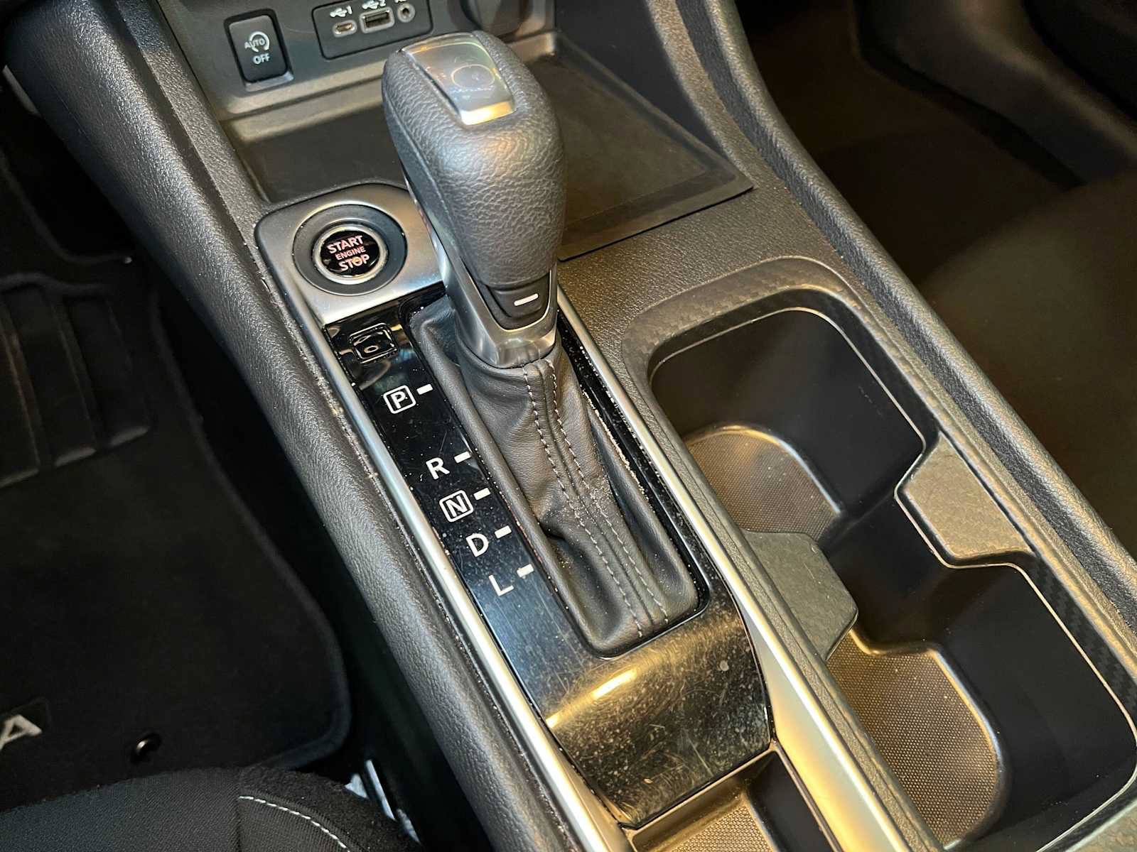 Used 2024 Nissan Sentra SV FWD image 33
