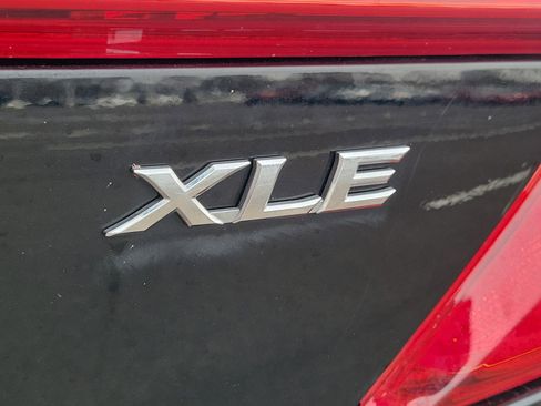 Used 2014 Toyota Camry XLE image 7