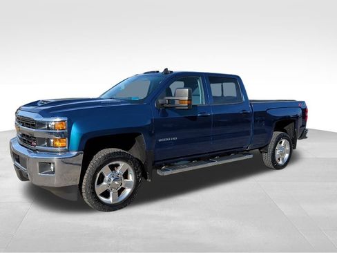 Used 2019 Chevrolet Silverado 2500 LT w/ LT Convenience Package image 3