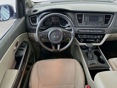 Used 2018 Kia Sedona L FWD image 9