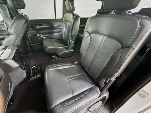 Used 2022 Jeep Wagoneer Series III w/ Flexible Seating Group image 3